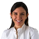 Tina, Zahnärztin und Gründerin von dentinostic